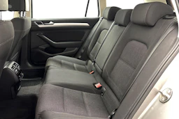 Harmaa Volkswagen Passat 2017 kuva 8.
