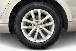 Harmaa Volkswagen Passat 2017 kuva 9.