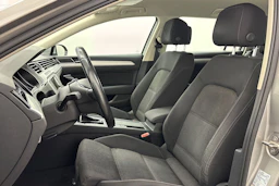 Harmaa Volkswagen Passat 2017 kuva 11.