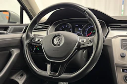 Harmaa Volkswagen Passat 2017 kuva 13.