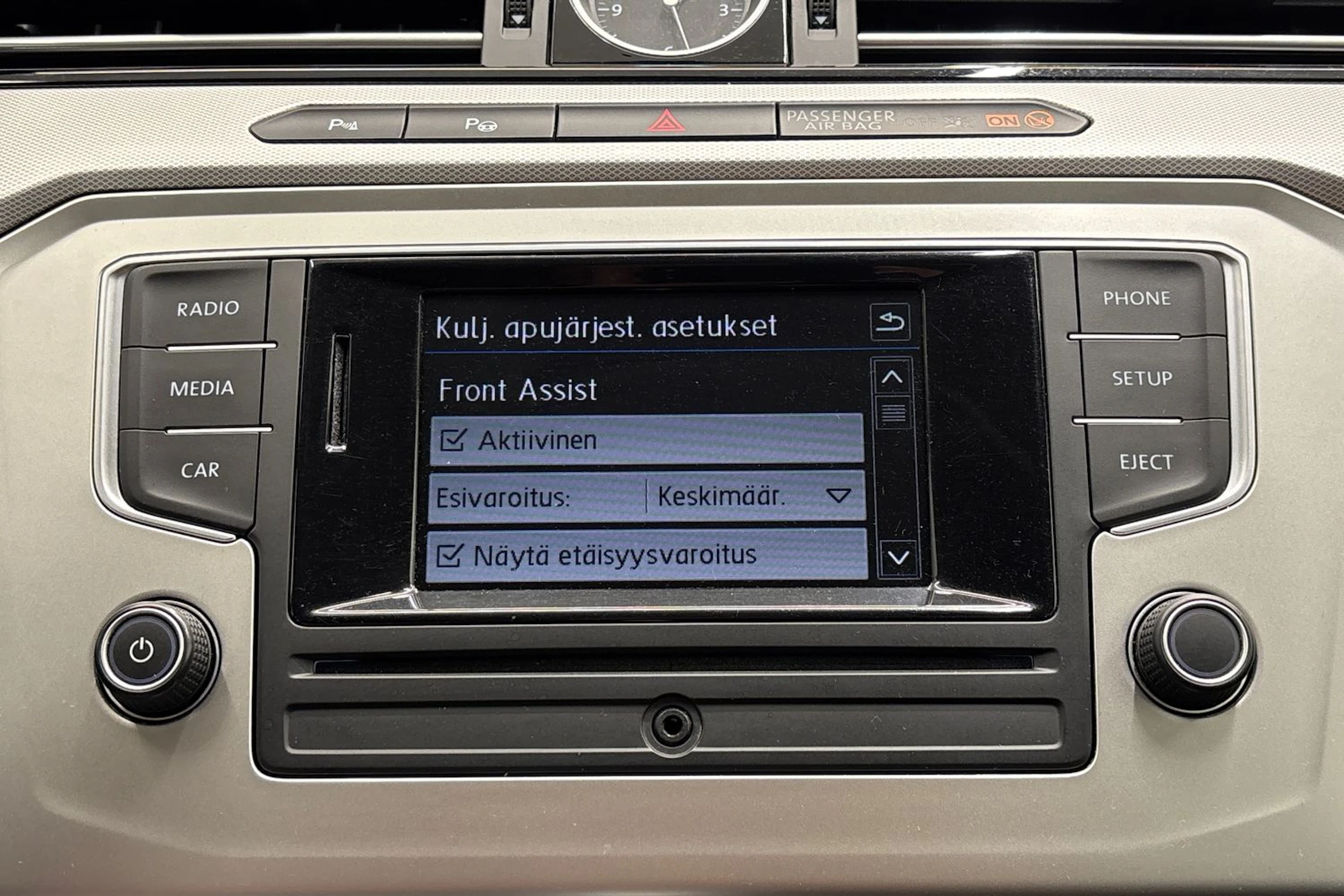 Harmaa Volkswagen Passat 2017 kuva 18.