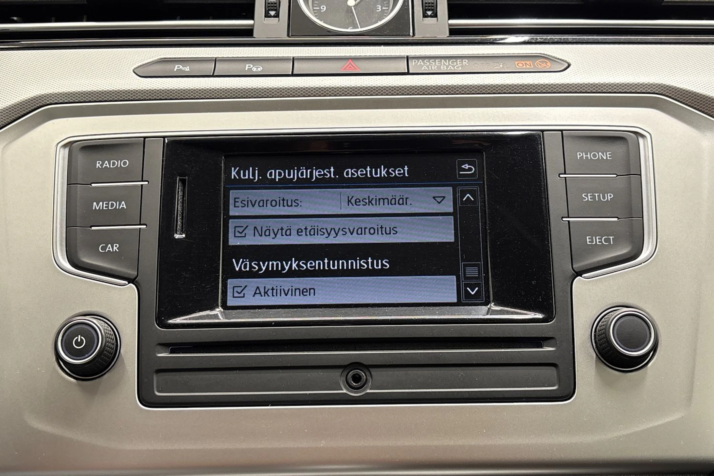 Harmaa Volkswagen Passat 2017 kuva 19.