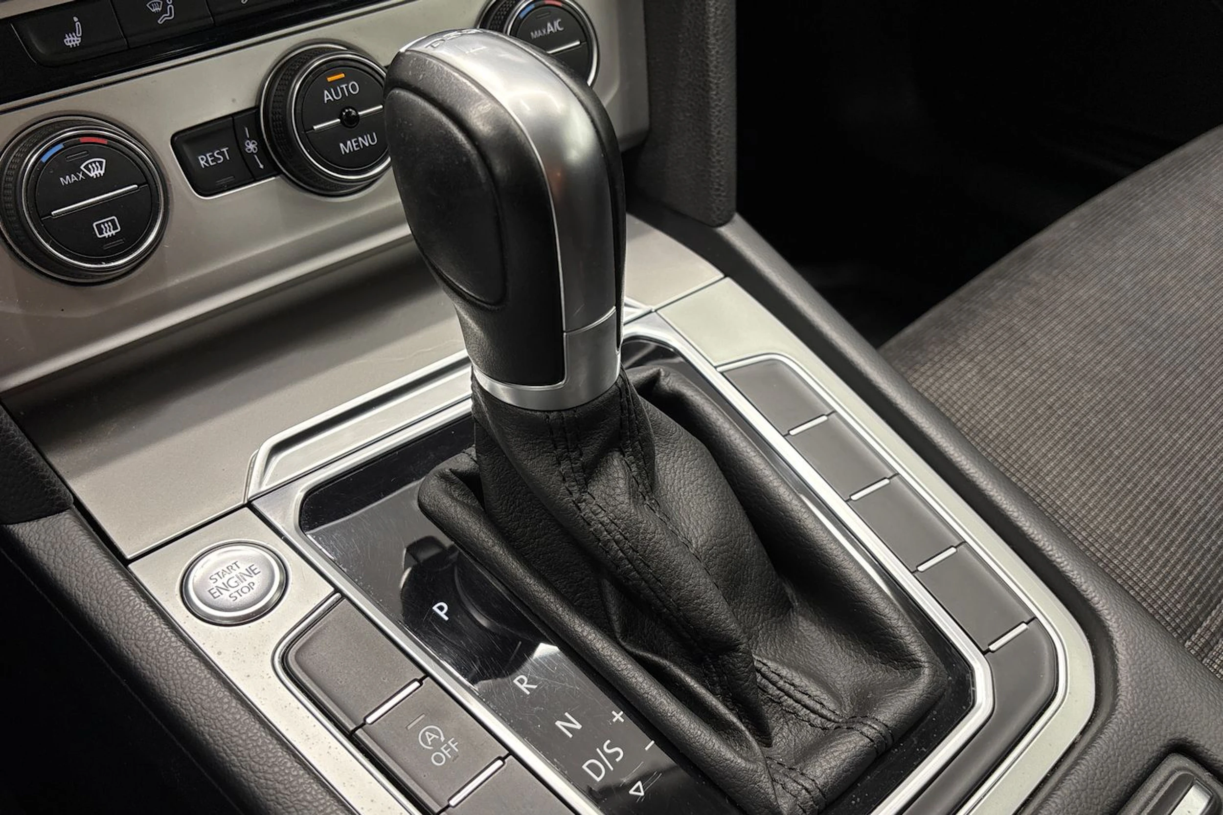 Harmaa Volkswagen Passat 2017 kuva 20.