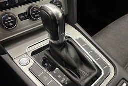 Harmaa Volkswagen Passat 2017 kuva 20.
