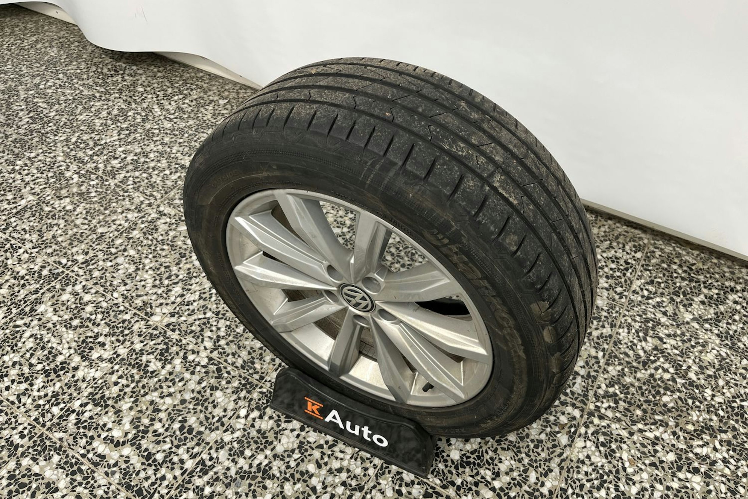 Valkoinen Volkswagen PASSAT 2017 kuva 11.