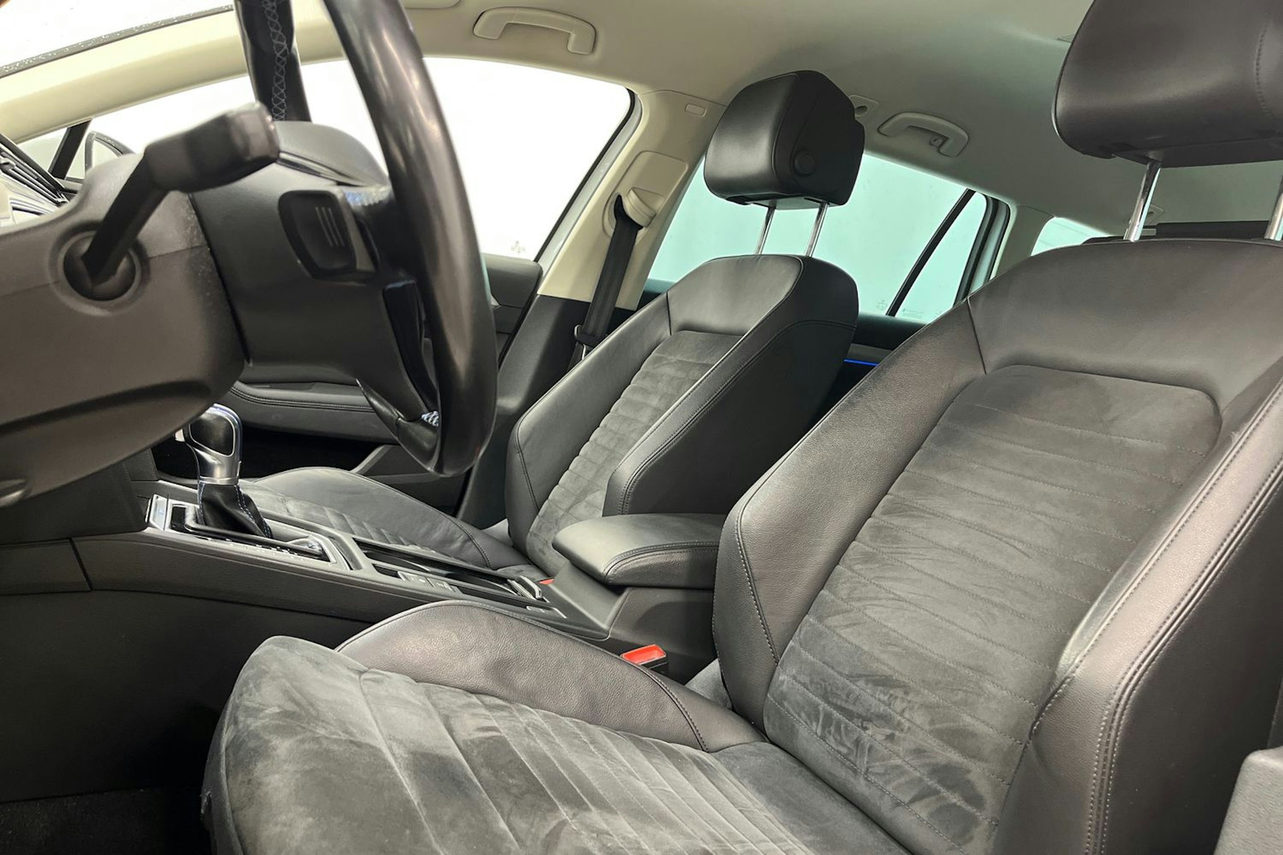 Valkoinen Volkswagen PASSAT 2017 kuva 12.