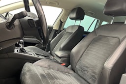 Valkoinen Volkswagen PASSAT 2017 kuva 12.