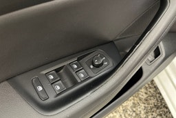 Valkoinen Volkswagen PASSAT 2017 kuva 15.