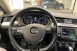 Valkoinen Volkswagen PASSAT 2017 kuva 16.
