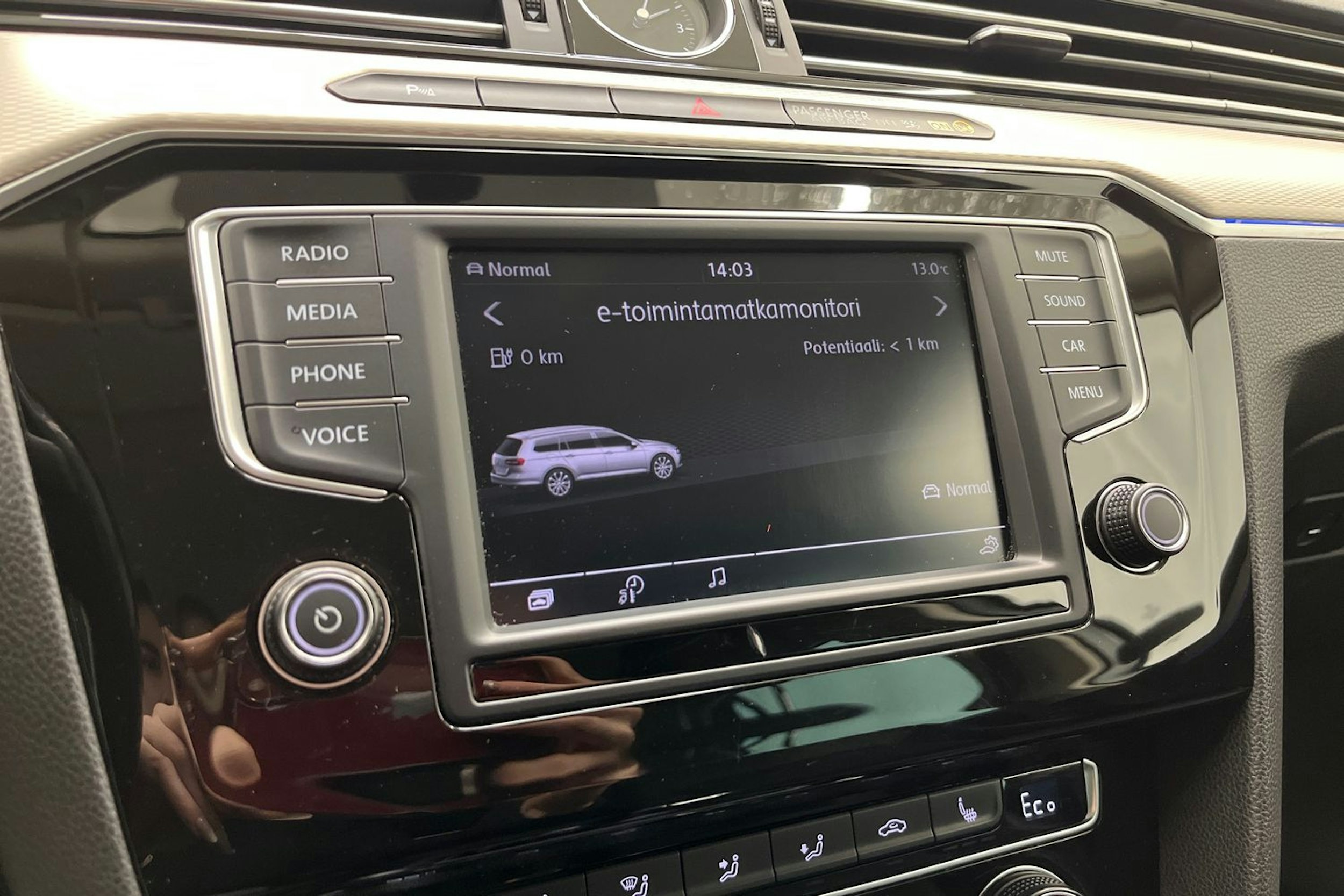 Valkoinen Volkswagen PASSAT 2017 kuva 20.