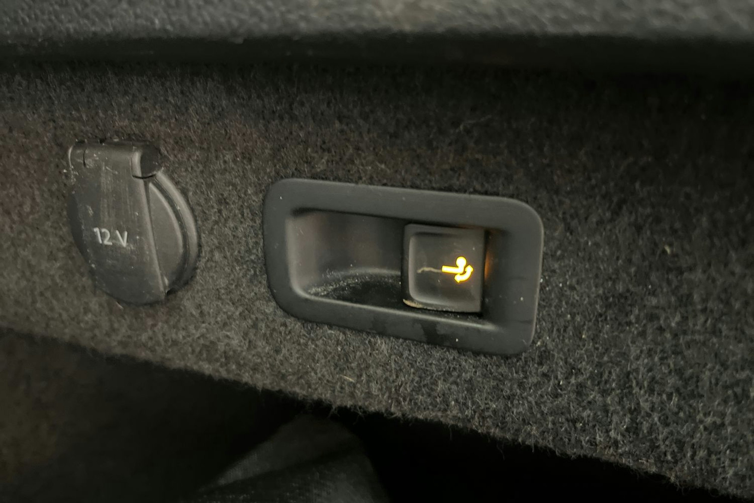 Valkoinen Volkswagen PASSAT 2017 kuva 28.