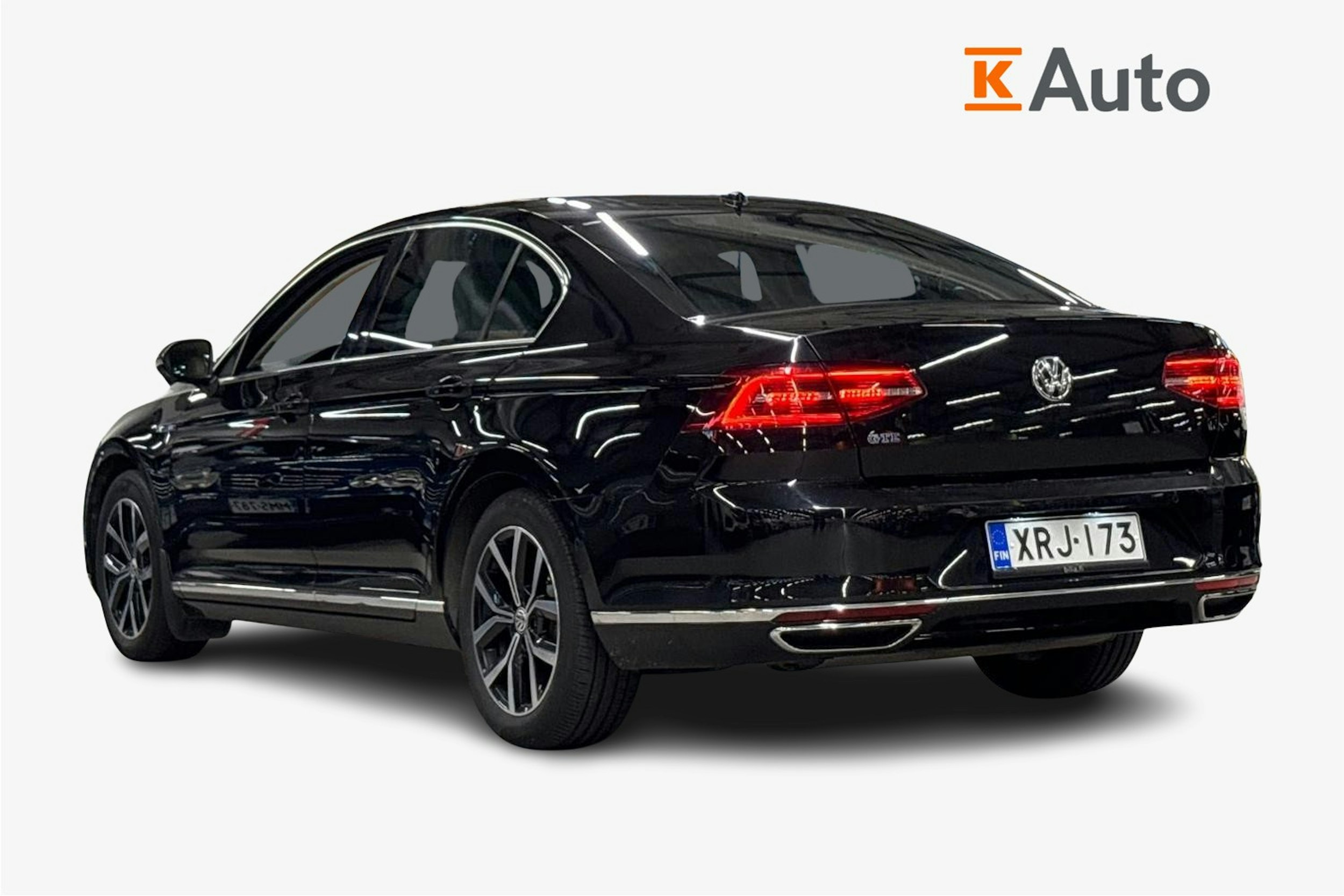 musta Volkswagen Passat 2017 kuva 2.