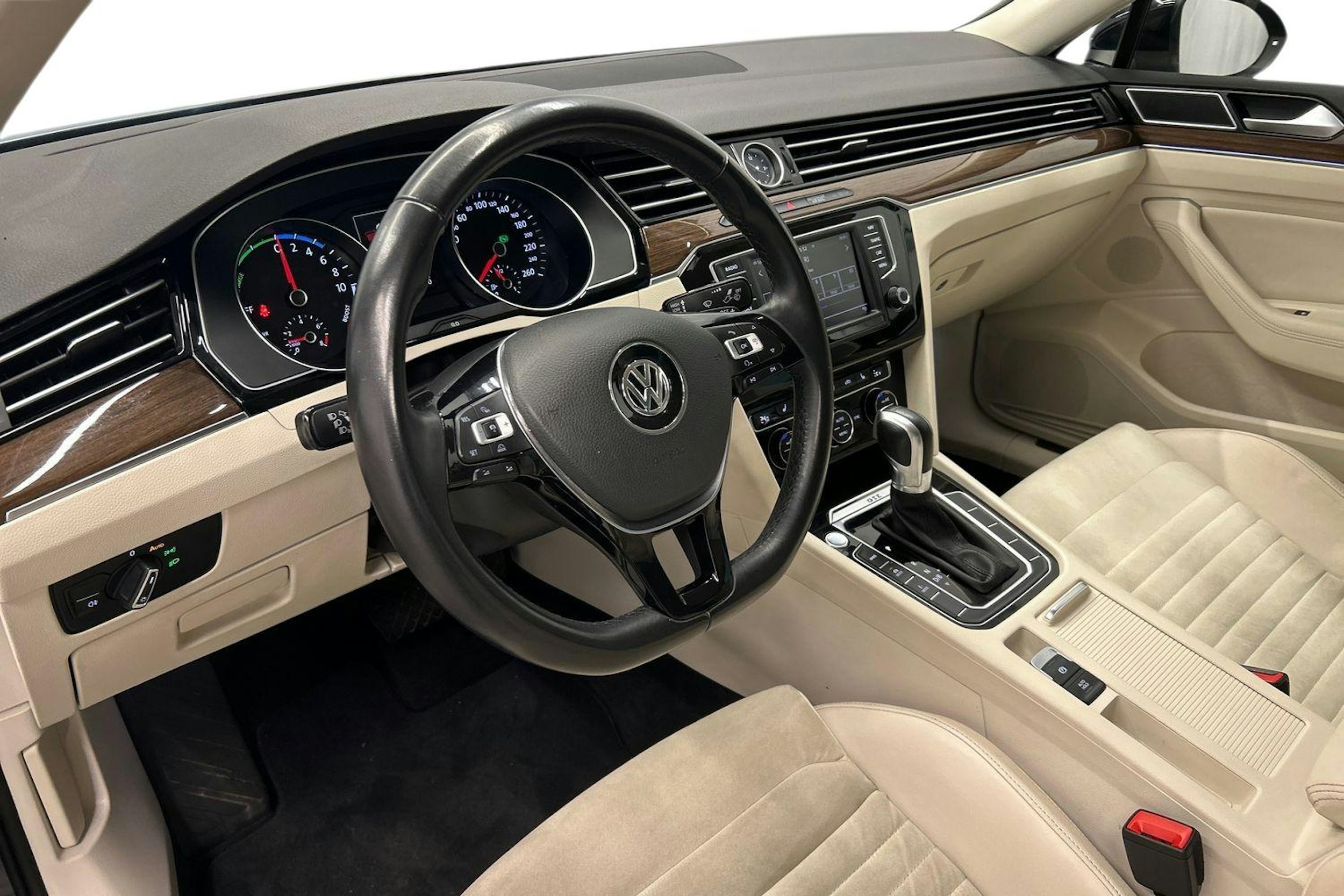 musta Volkswagen Passat 2017 kuva 6.