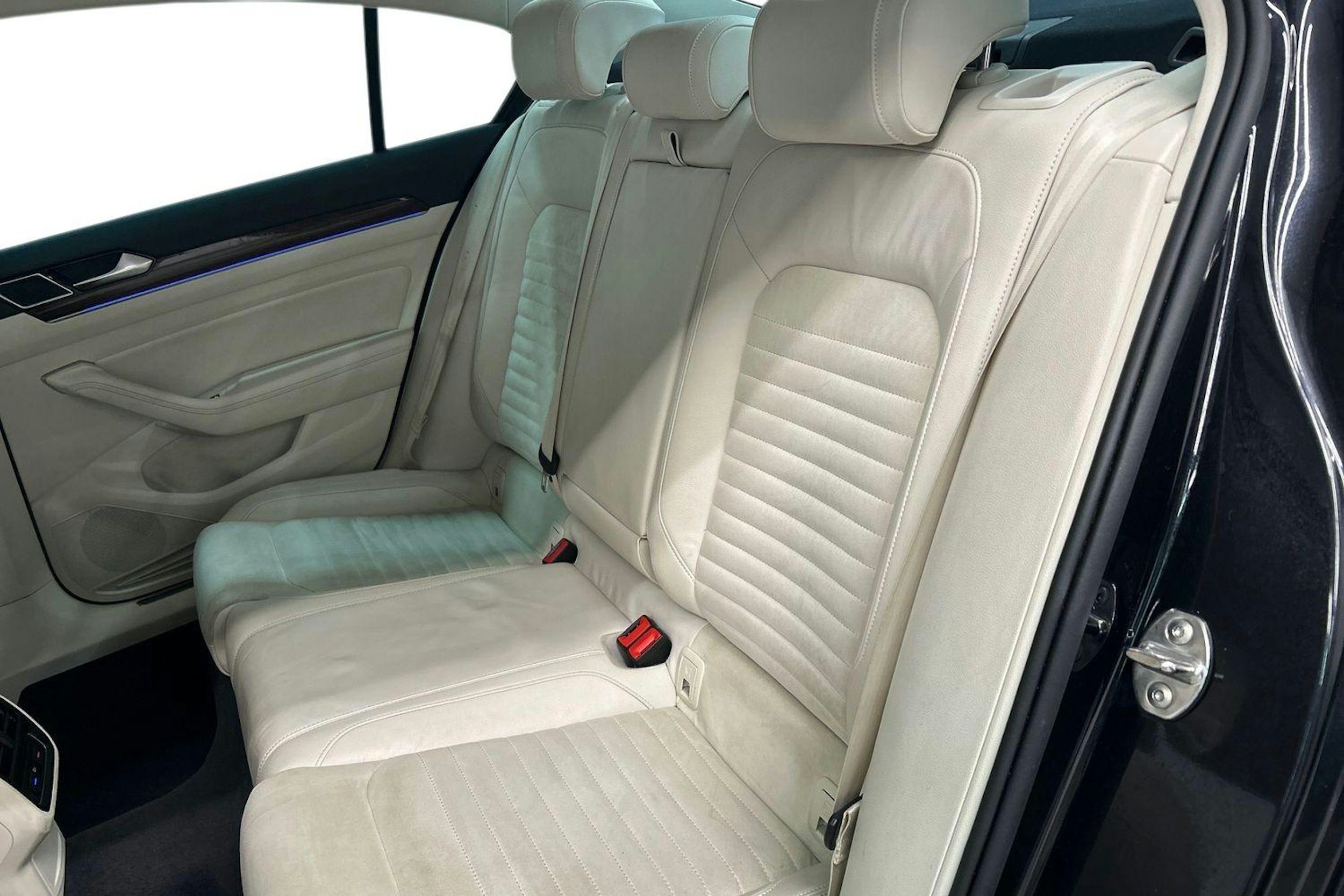 musta Volkswagen Passat 2017 kuva 8.