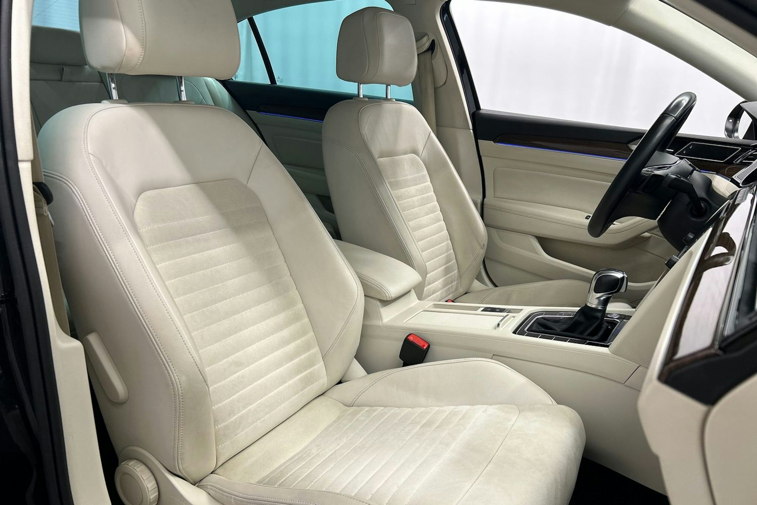 musta Volkswagen Passat 2017 kuva 11.