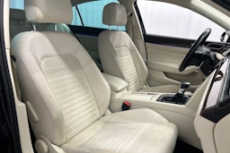 musta Volkswagen Passat 2017 kuva 11.