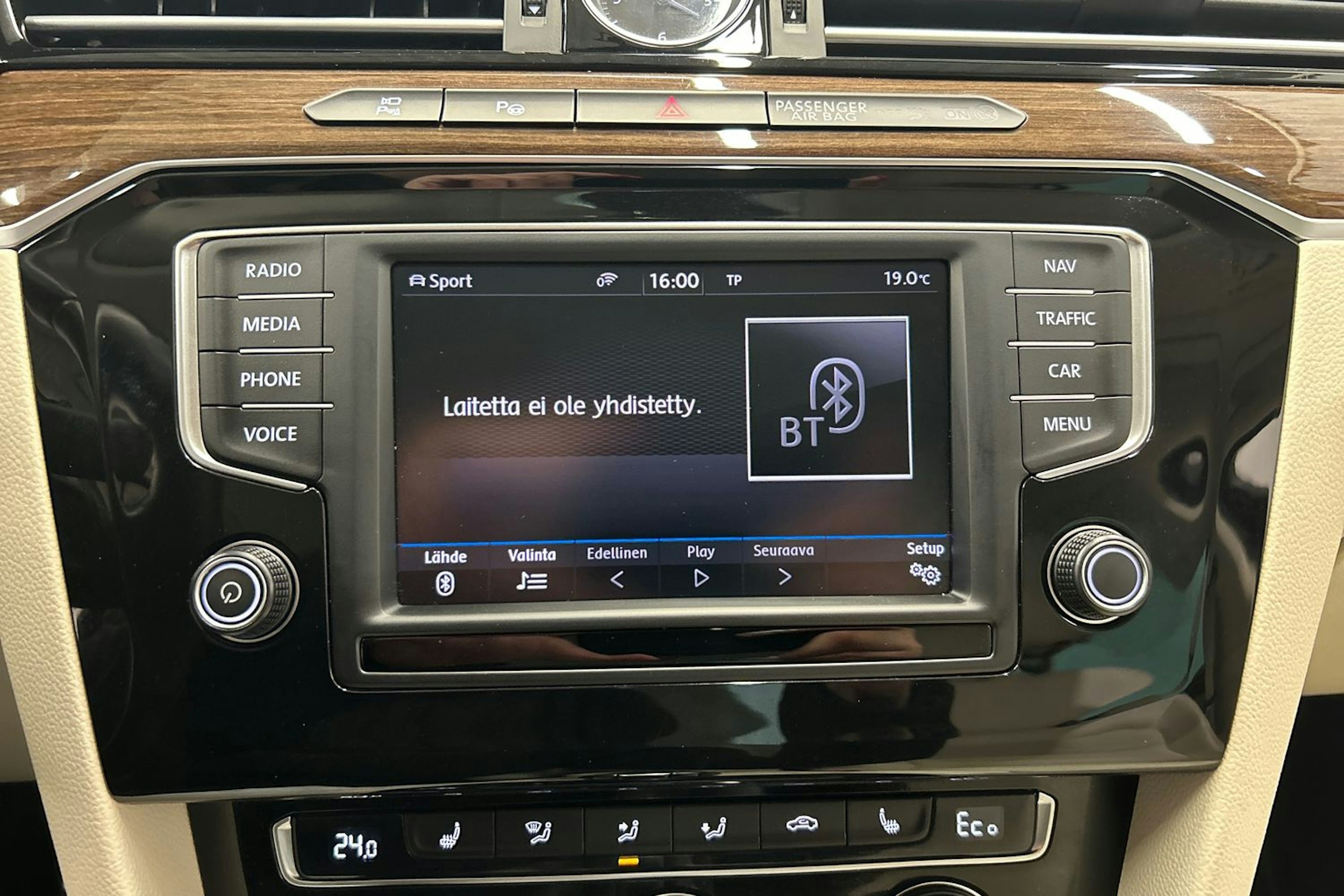 musta Volkswagen Passat 2017 kuva 22.