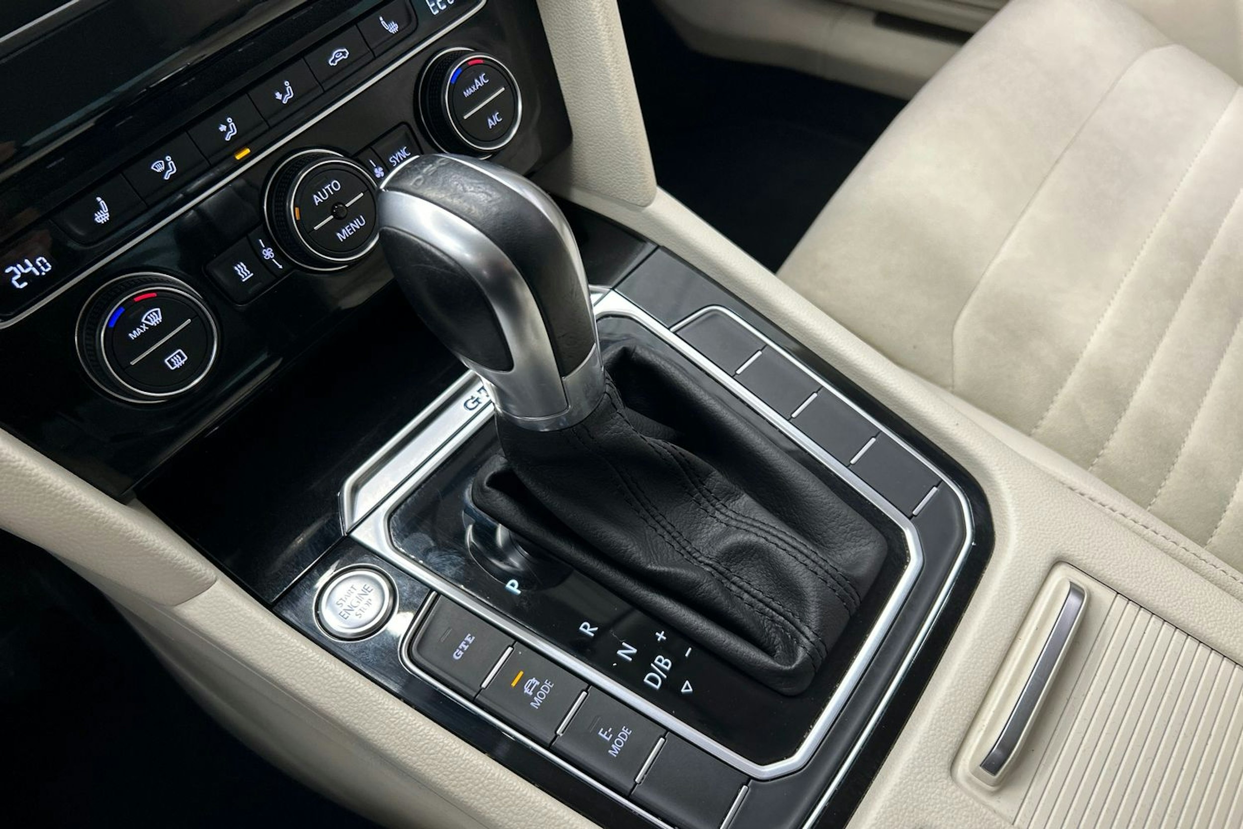 musta Volkswagen Passat 2017 kuva 24.