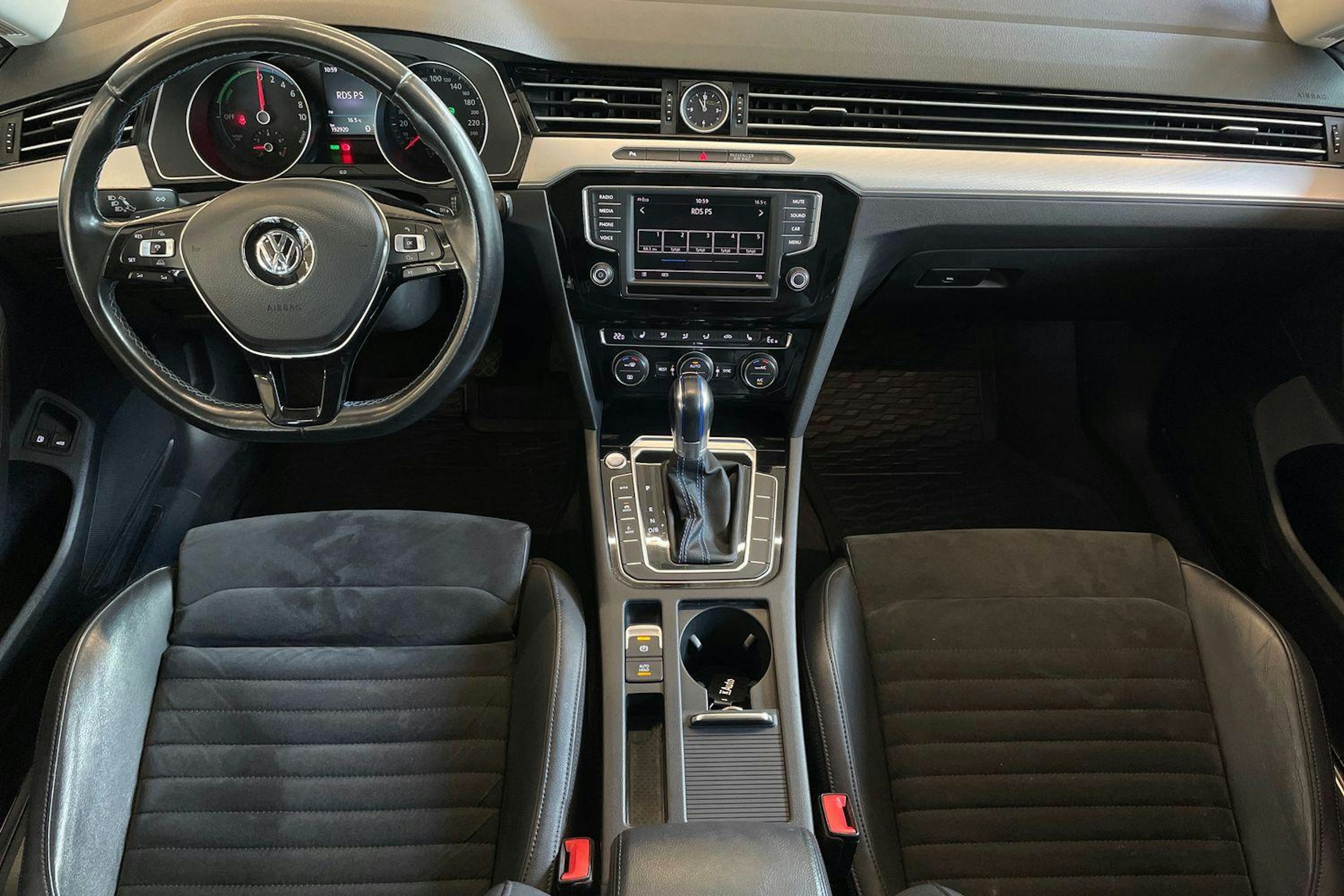 Valkoinen Volkswagen PASSAT 2017 kuva 7.