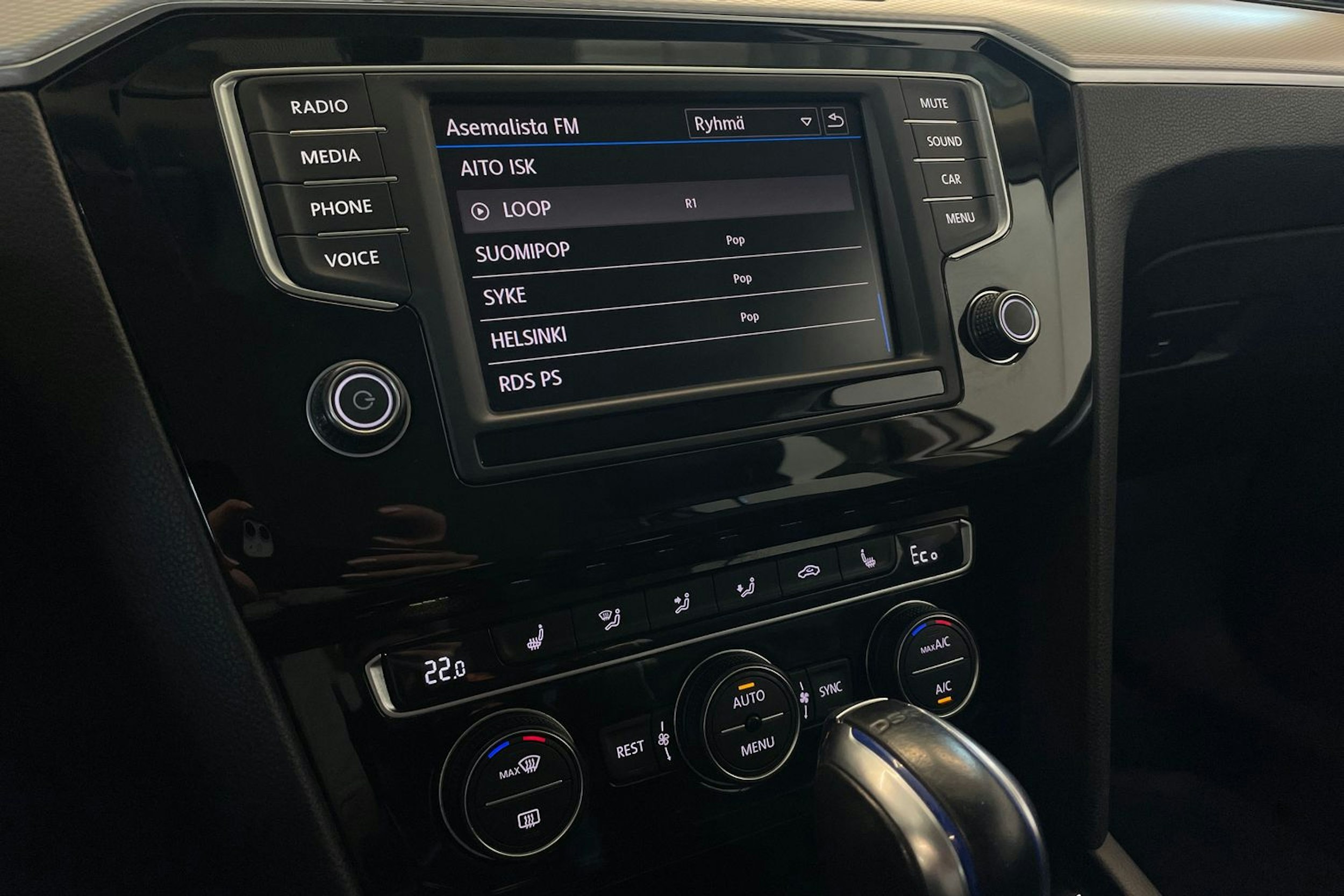Valkoinen Volkswagen PASSAT 2017 kuva 19.