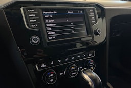 Valkoinen Volkswagen PASSAT 2017 kuva 19.