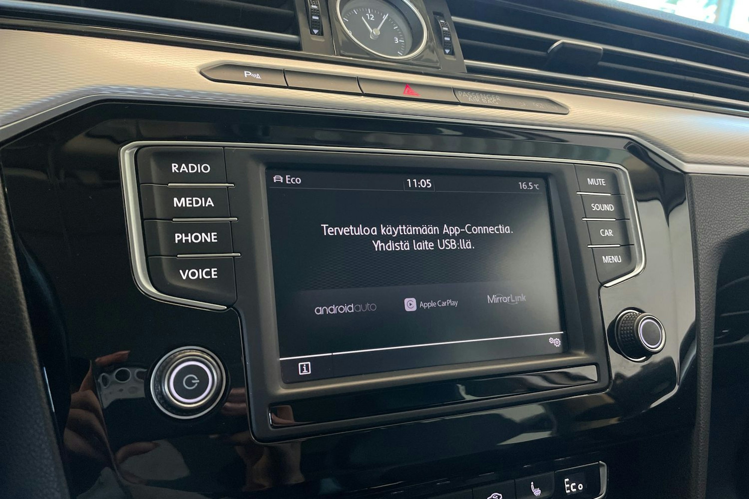 Valkoinen Volkswagen PASSAT 2017 kuva 22.