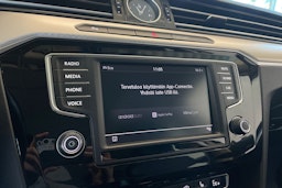 Valkoinen Volkswagen PASSAT 2017 kuva 22.