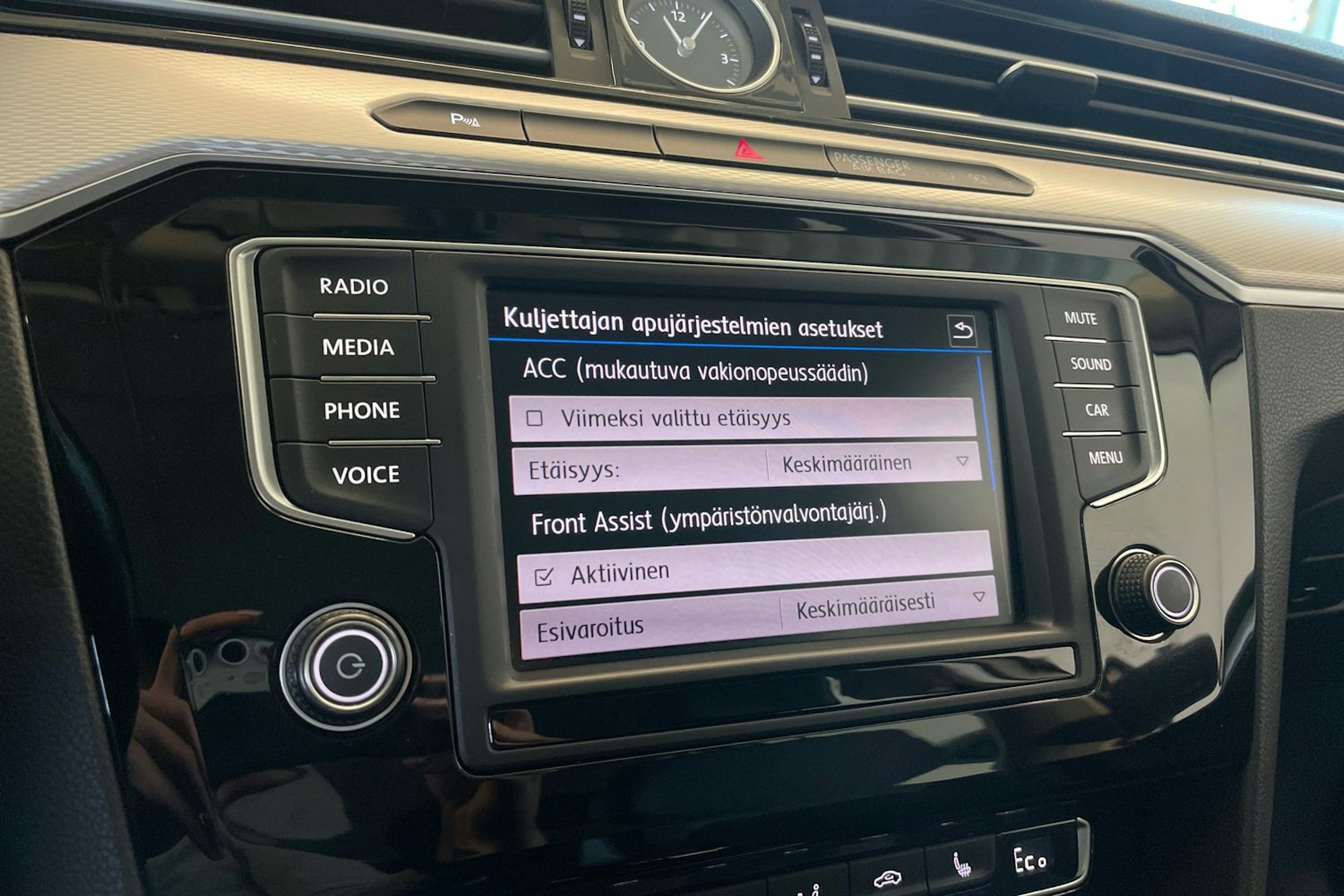 Valkoinen Volkswagen PASSAT 2017 kuva 23.