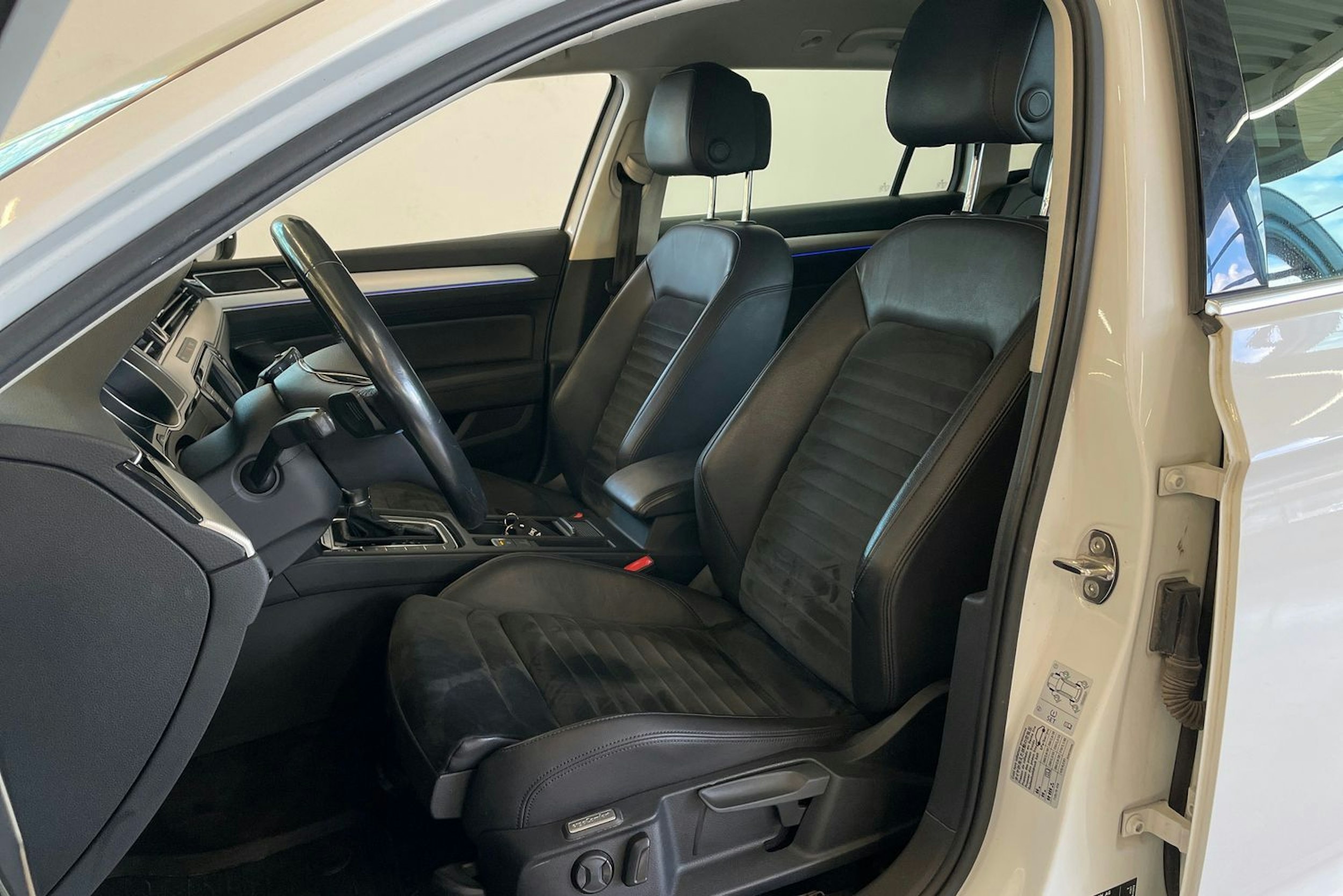 Valkoinen Volkswagen PASSAT 2017 kuva 24.