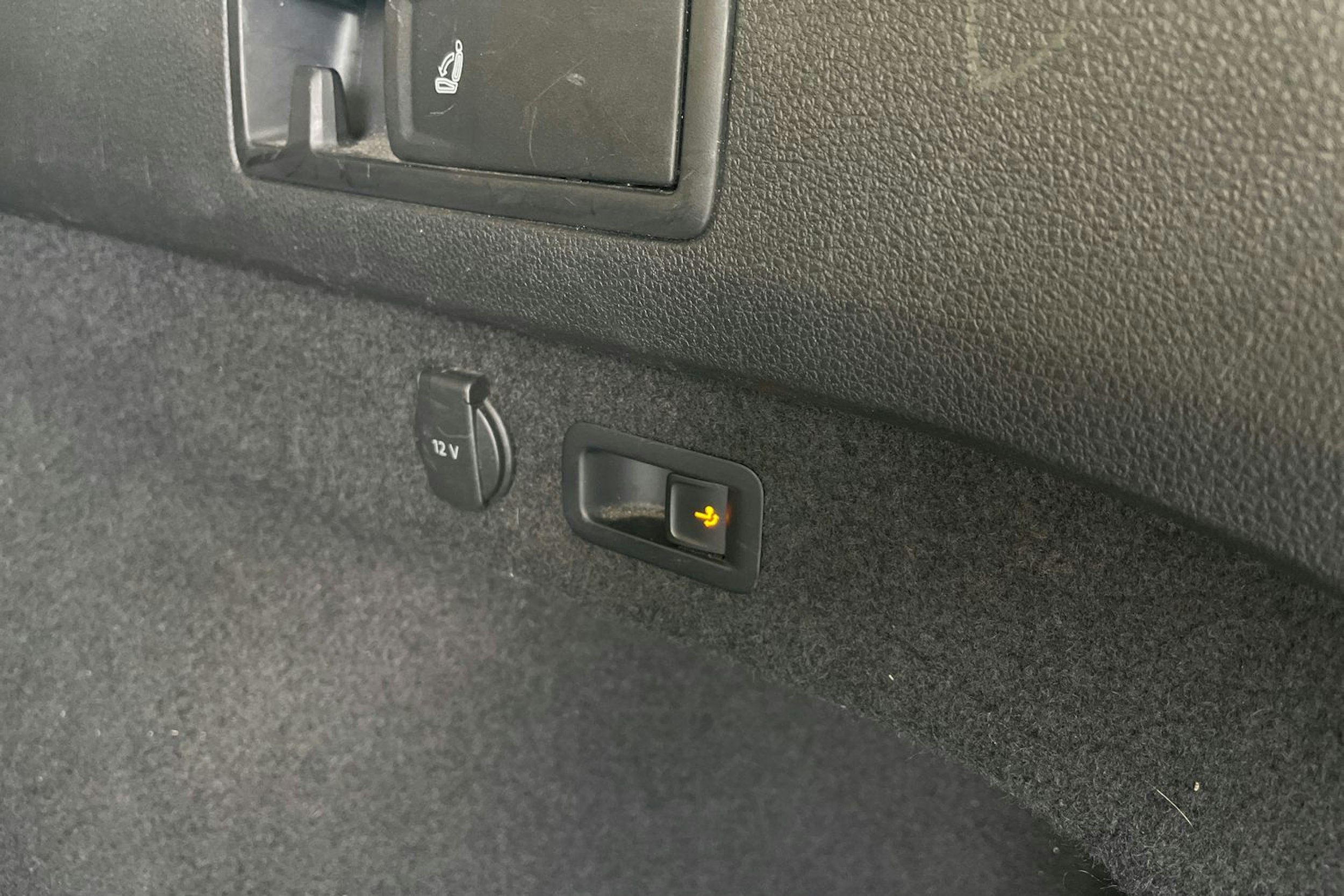 Valkoinen Volkswagen PASSAT 2017 kuva 28.