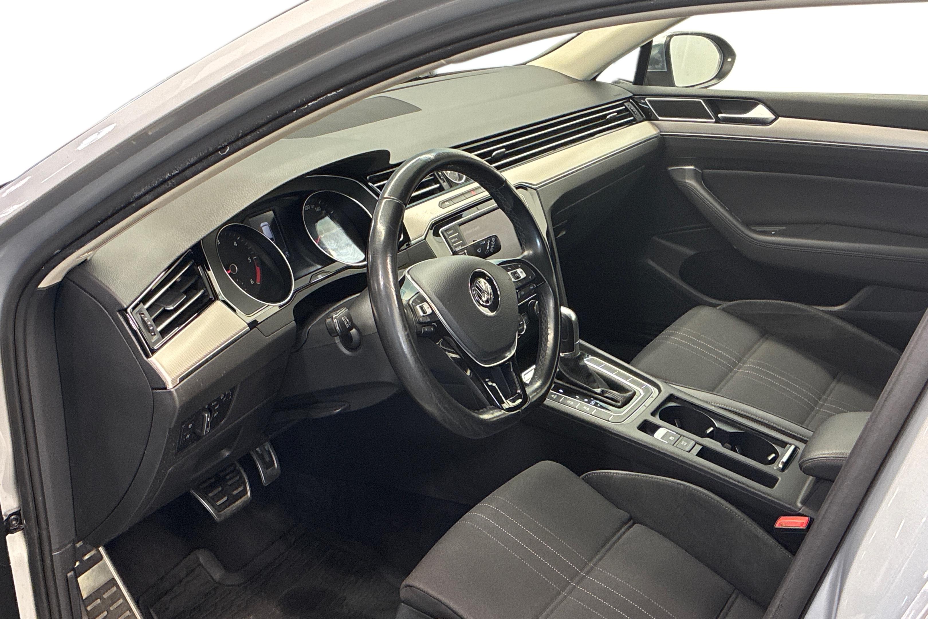 Volkswagen Passat 2017, kuva 6/18