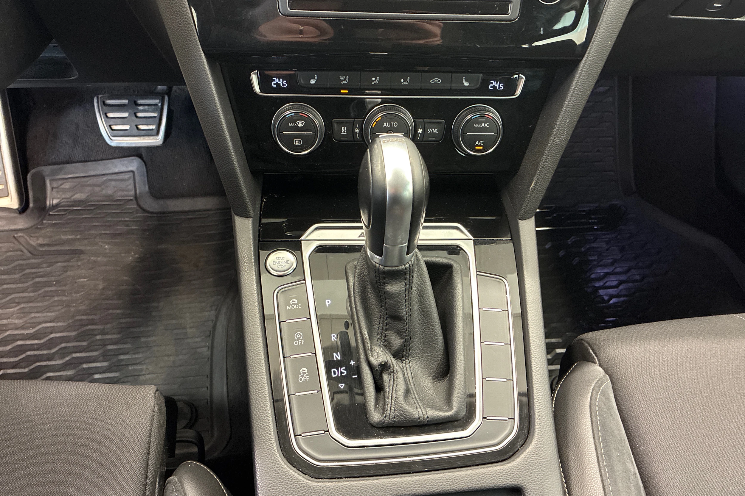Harmaa Volkswagen PASSAT 2017 kuva 18.