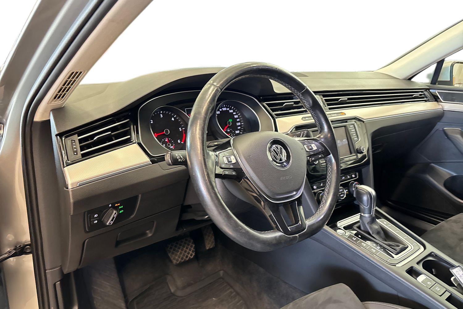 Volkswagen Passat 2017, bild 6/35