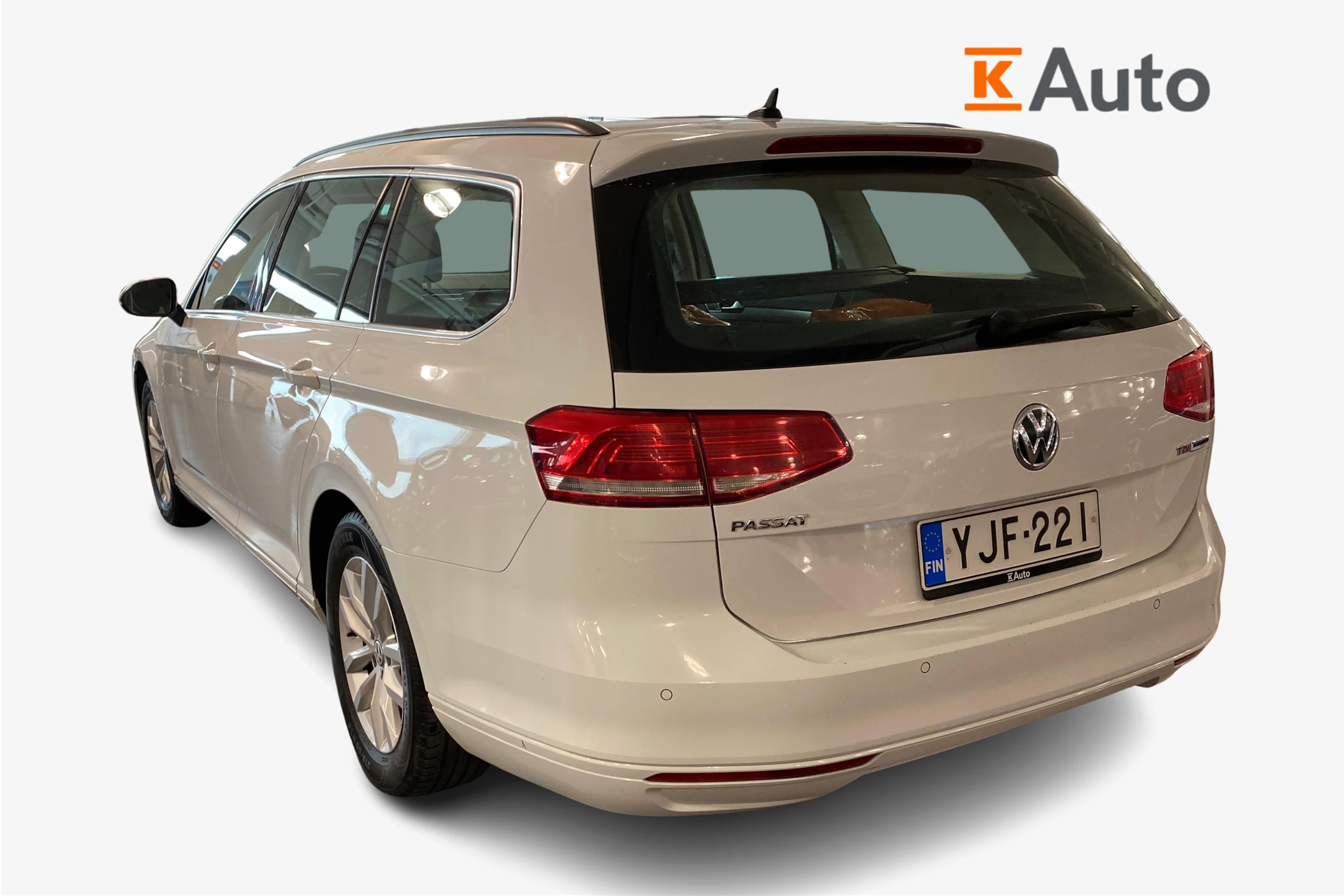 valkoinen Volkswagen Passat 2017 kuva 3.