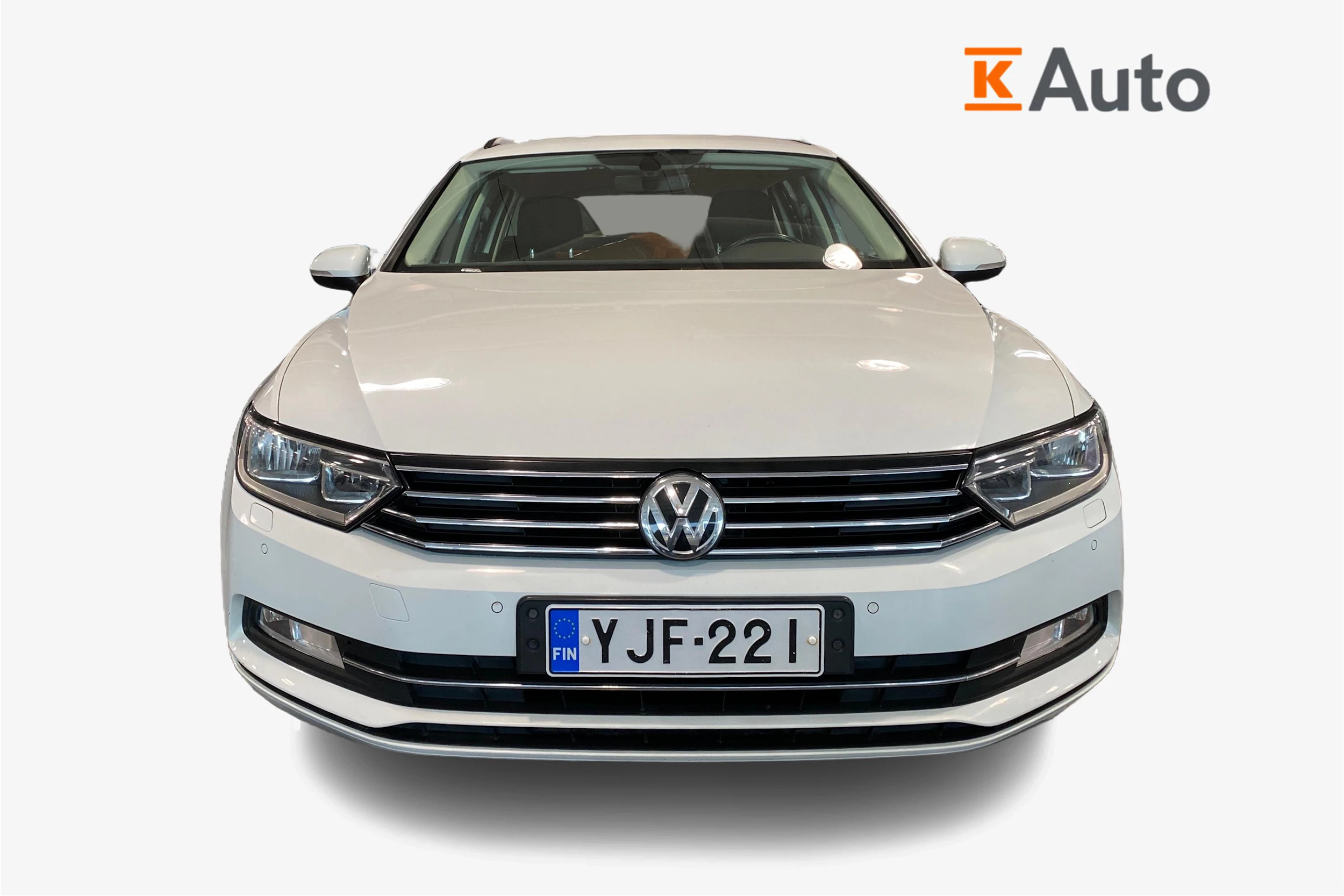 valkoinen Volkswagen Passat 2017 kuva 5.