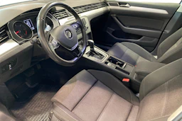 valkoinen Volkswagen Passat 2017 kuva 8.
