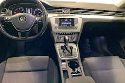 valkoinen Volkswagen Passat 2017 kuva 9.
