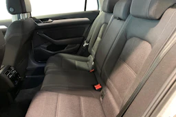 valkoinen Volkswagen Passat 2017 kuva 11.