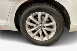valkoinen Volkswagen Passat 2017 kuva 12.