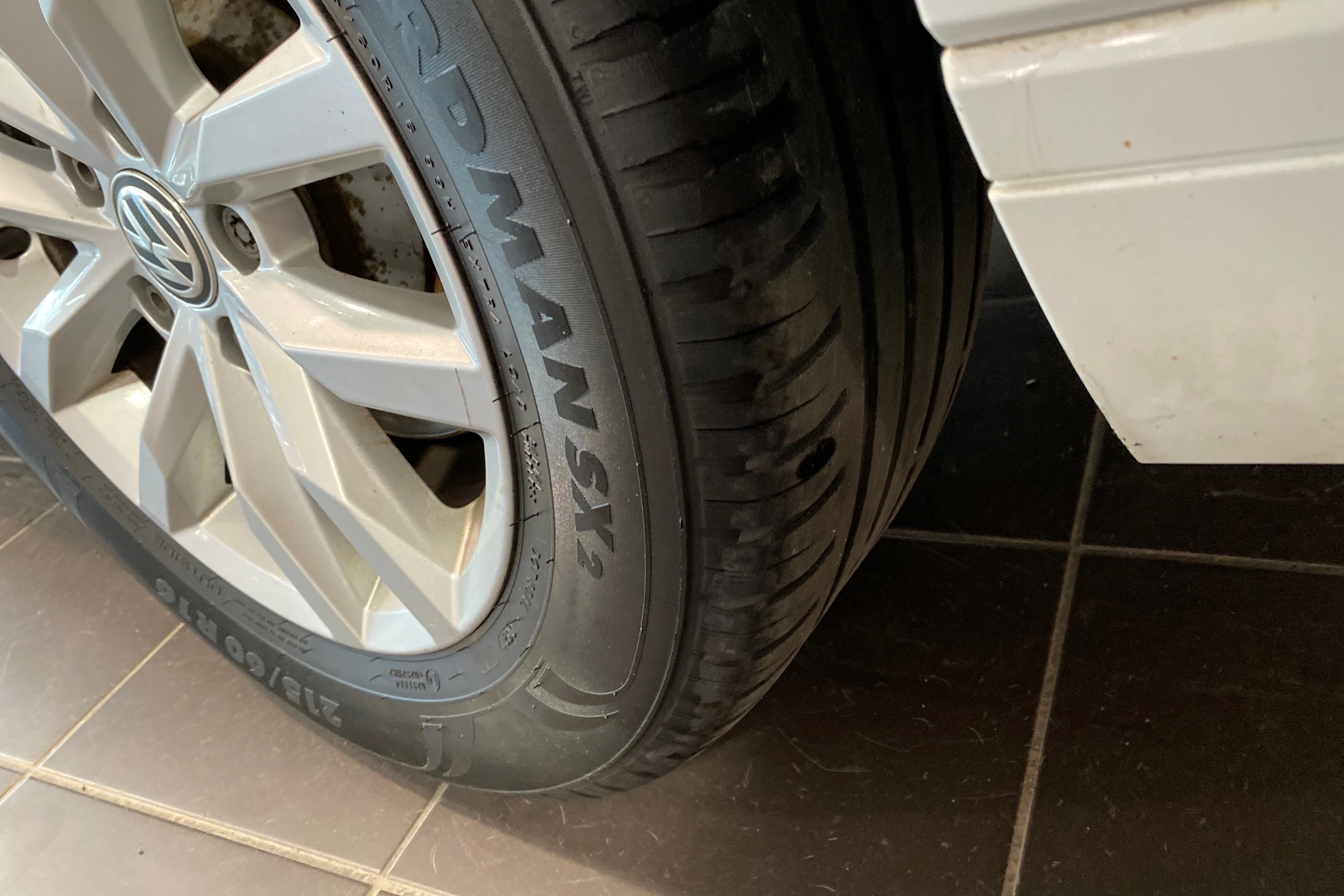 valkoinen Volkswagen Passat 2017 kuva 13.