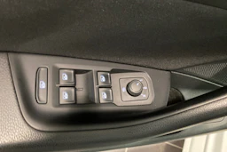 valkoinen Volkswagen Passat 2017 kuva 17.