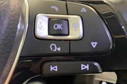 valkoinen Volkswagen Passat 2017 kuva 20.