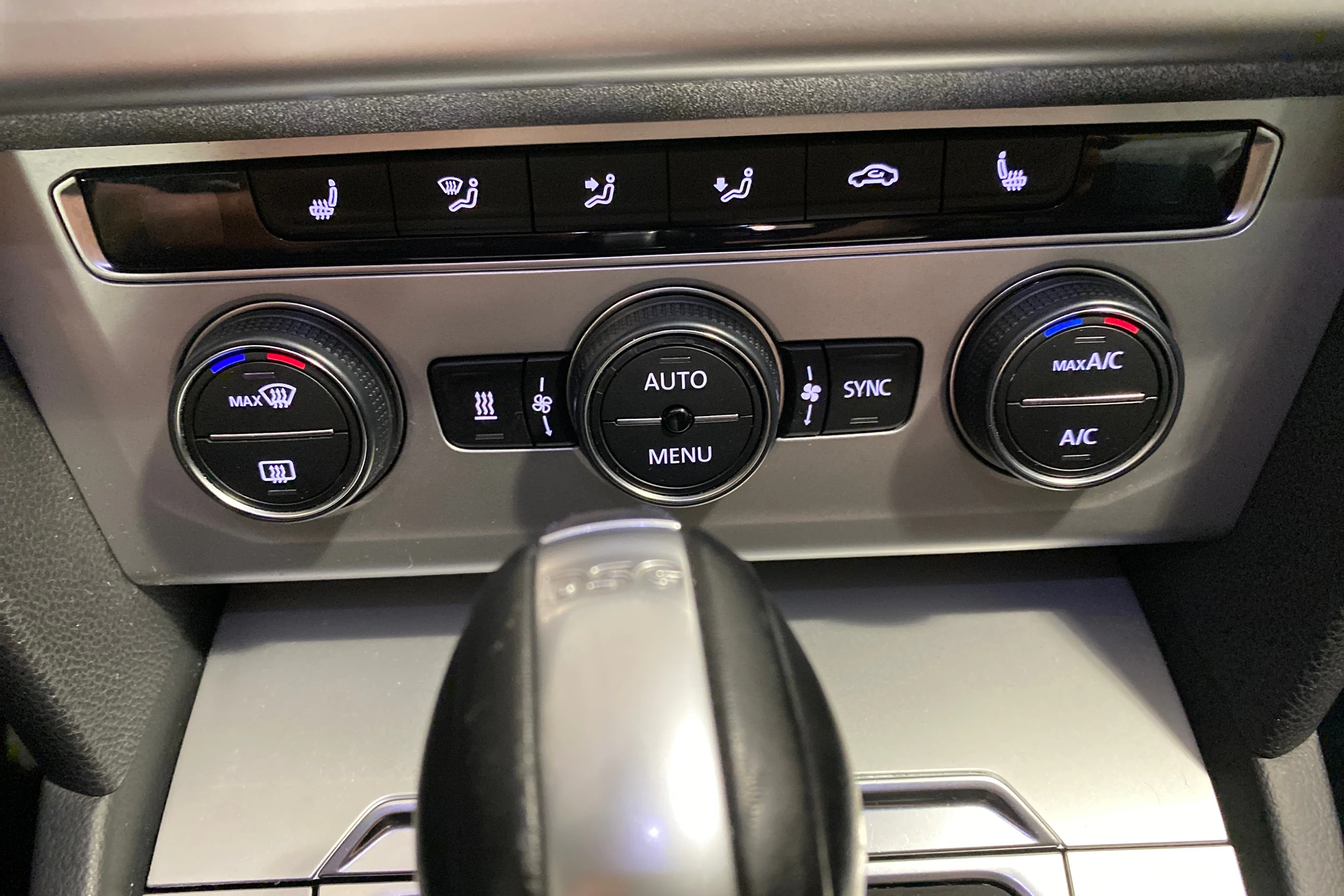 valkoinen Volkswagen Passat 2017 kuva 22.