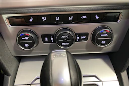 valkoinen Volkswagen Passat 2017 kuva 22.