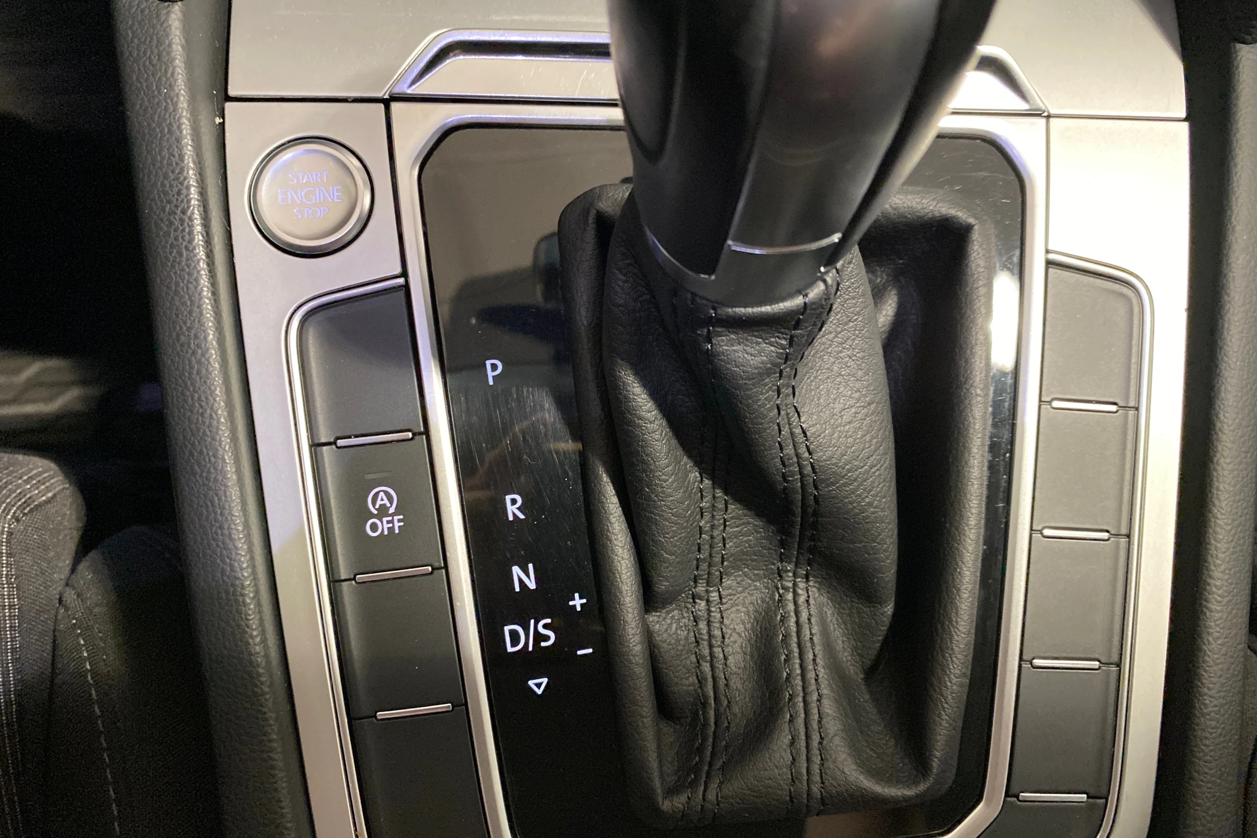valkoinen Volkswagen Passat 2017 kuva 23.