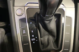 valkoinen Volkswagen Passat 2017 kuva 23.