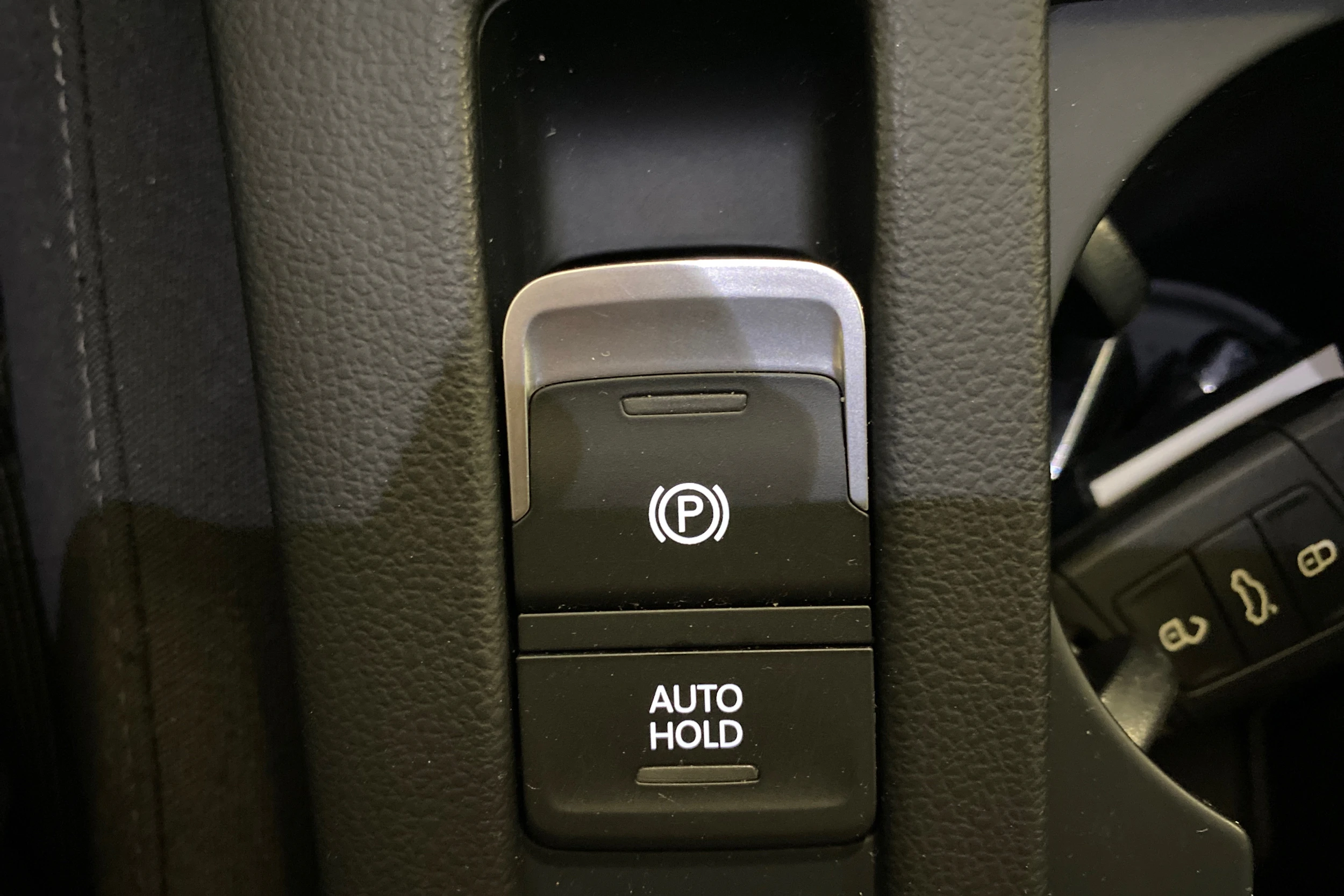 valkoinen Volkswagen Passat 2017 kuva 24.