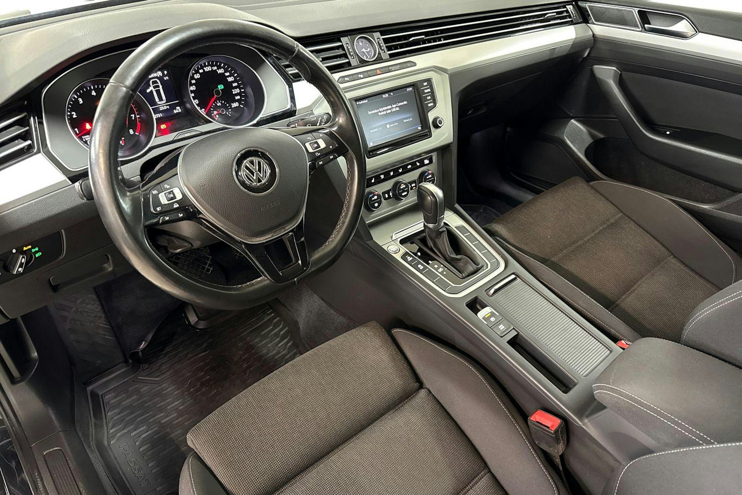 Musta Volkswagen PASSAT 2017 kuva 7.