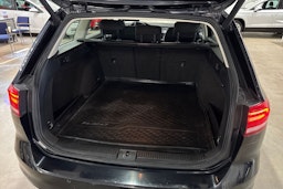 Musta Volkswagen PASSAT 2017 kuva 14.