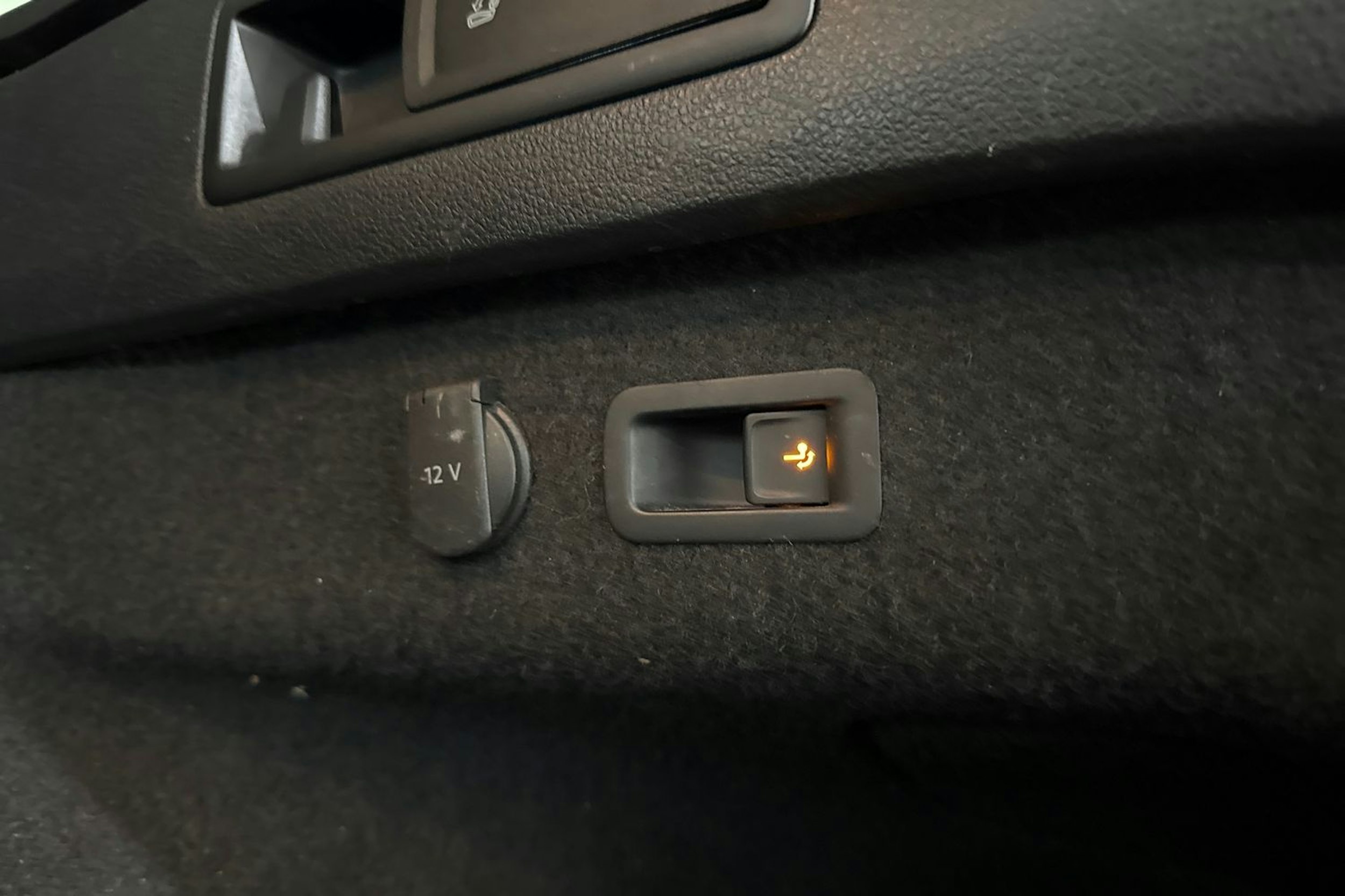 Musta Volkswagen PASSAT 2017 kuva 17.